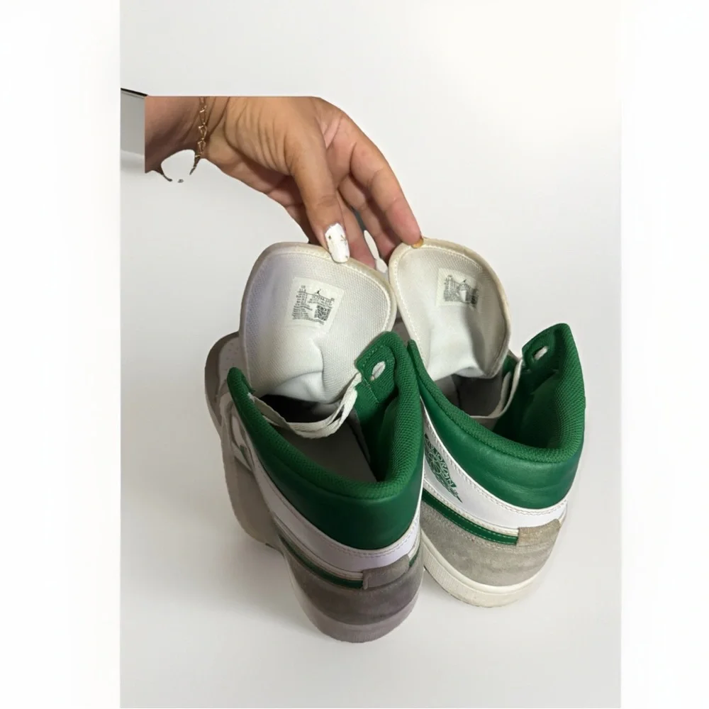 Jordan 1 Mid SE Grey Green